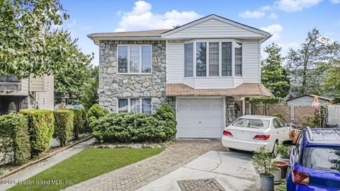 Photo of 45 Sommer Avenue, Staten Island, NY 10314 (MLS # 2601459)
