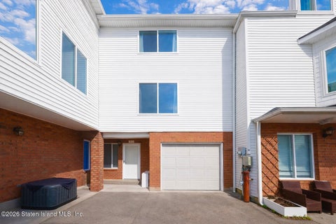 Townhouse For Sale - 311 Aspen Knolls Way<br/> Staten Island, NY 10312