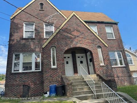 Photo of 548550 Targee Street, Staten Island, NY 10304 (MLS # 2402684)