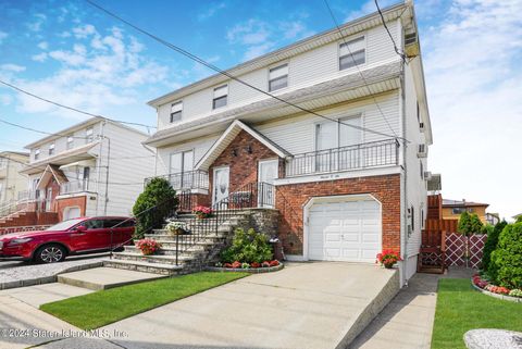Photo of 1106 Rockland Avenue, Staten Island, NY 10314 (MLS # 2404362)