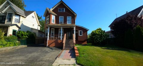 Photo of 162 Myrtle Avenue, Staten Island, NY 10310 (MLS # 2404045)
