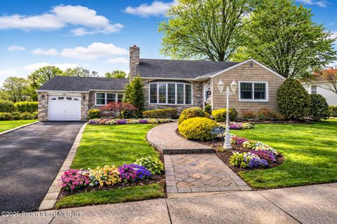 Photo of 406 Armstrong Avenue, Staten Island, NY 10308 (MLS # 2601055)