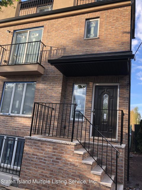 Photo of 5 Ina Street, Staten Island, NY 10306 (MLS # 1162535)