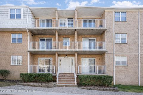 Photo of 65 Elmwood Park Drive #20b, Staten Island, NY 10314 (MLS # 2601427)