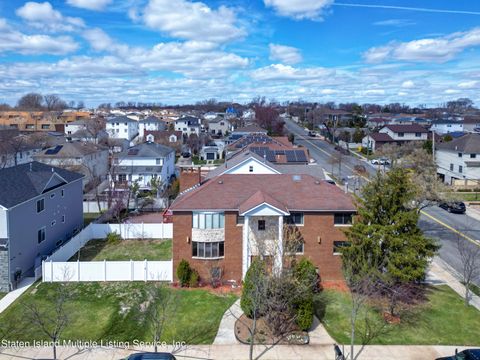 Photo of 740 Marcy Avenue, Staten Island, NY 10309 (MLS # 2401500)