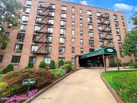 Photo of 850 Howard Avenue #4b, Staten Island, NY 10301 (MLS # 2402947)