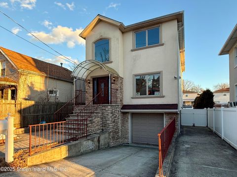 Photo of 24 Lyman Avenue, Staten Island, NY 10305 (MLS # 2500881)