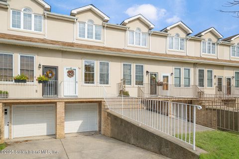 Photo of 465 Amherst Avenue, Staten Island, NY 10306 (MLS # 2600592)