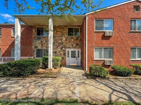 Photo of 19 Gadsen Place #2g, Staten Island, NY 10314 (MLS # 2601878)