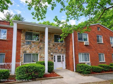 Photo of 19 Gadsen Place #2g, Staten Island, NY 10314 (MLS # 2601878)