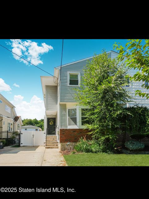 Photo of 182 Ardmore Avenue, Staten Island, NY 10314 (MLS # 2505418)