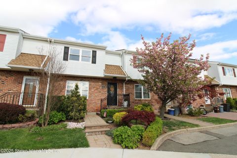 Photo of 149 Freedom Avenue, Staten Island, NY 10314 (MLS # 2502312)