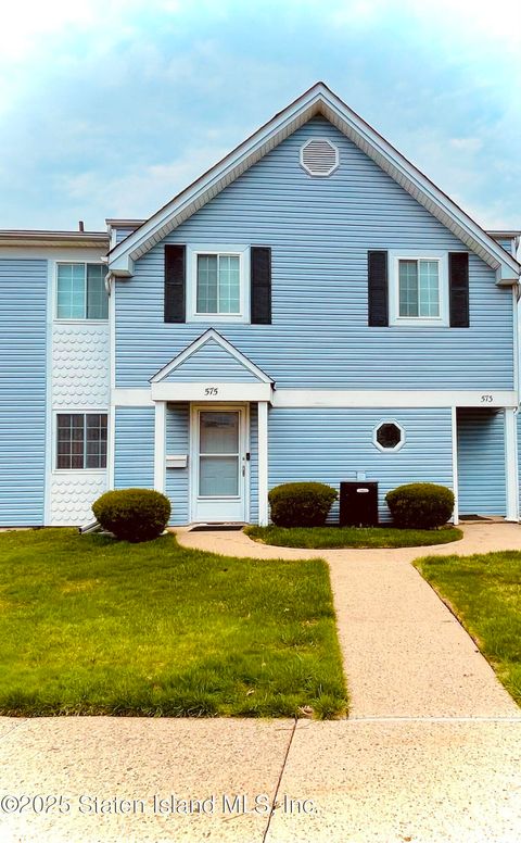 Photo of 575 Correll Avenue, Staten Island, NY 10309 (MLS # 2501943)