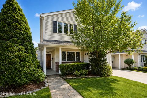 Photo of 38 Jasper Street, Staten Island, NY 10314 (MLS # 2602798)