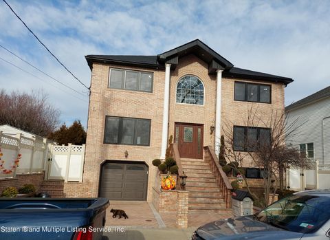 Photo of 11 Bear Street, Staten Island, NY 10304 (MLS # 1159994)