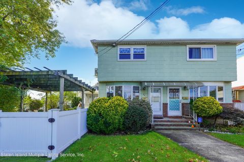 Photo of 64 Baltic Avenue, Staten Island, NY 10304 (MLS # 1165203)
