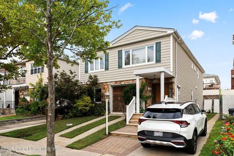 Photo of 81 Fraser Street, Staten Island, NY 10314 (MLS # 2504941)