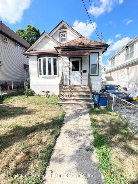 Photo of 147 Hamden Avenue, Staten Island, NY 10306 (MLS # 1162951)