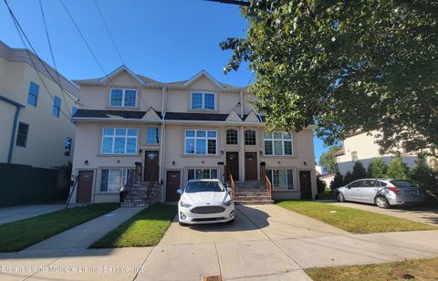 Photo of 294 Garretson Avenue, Staten Island, NY 10305 (MLS # 1163236)