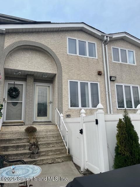 Photo of 18 Sea Crest Lane, Staten Island, NY 10307 (MLS # 2500228)