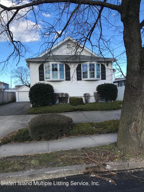 Photo of 63 Ebbitts Street, Staten Island, NY 10306 (MLS # 2401326)