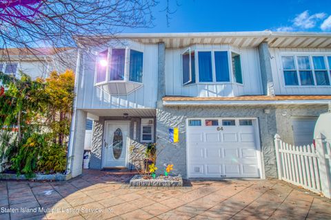 Photo of 64 Russek Drive, Staten Island, NY 10312 (MLS # 1159773)