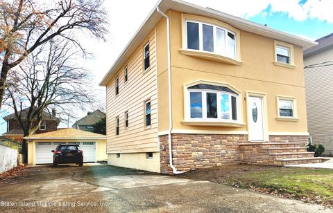 Photo of 869 Elbe Avenue, Staten Island, NY 10304 (MLS # 1165629)
