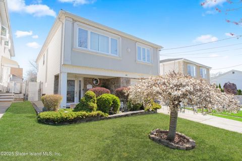 Photo of 43 Fern Avenue, Staten Island, NY 10308 (MLS # 2501808)