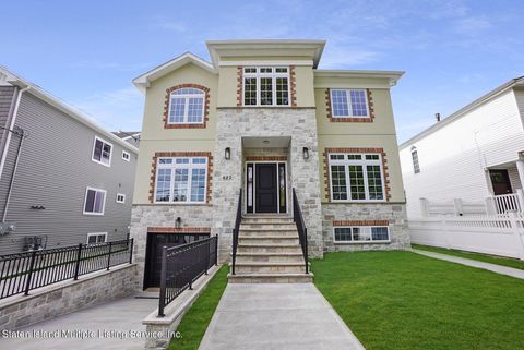 Photo of 432 Lamont Avenue, Staten Island, NY 10312 (MLS # 1161792)