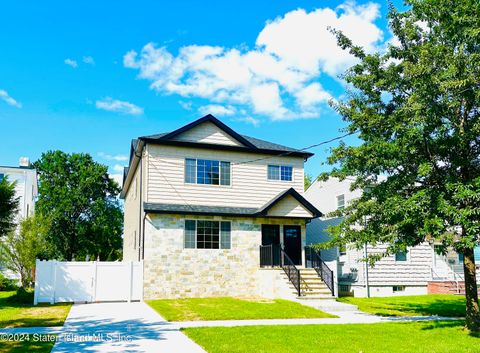 Photo of 569 Watchogue Road, Staten Island, NY 10314 (MLS # 2404798)