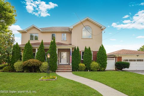 Photo of 34 Bear Street, Staten Island, NY 10304 (MLS # 2505316)