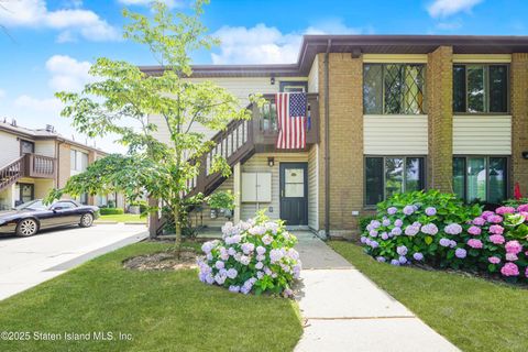 Photo of 40 Meadow Place #A, Staten Island, NY 10306 (MLS # 2503999)