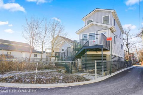 Photo of 2 Seafoam Street, Staten Island, NY 10306 (MLS # 2500156)
