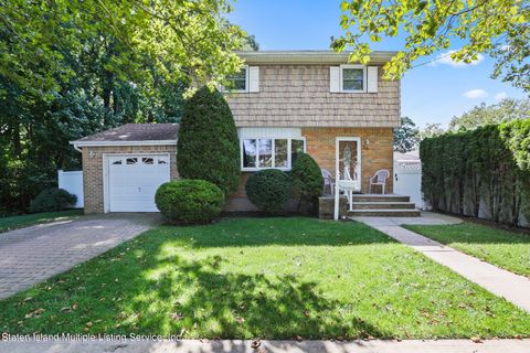 Photo of 20 Natick Street, Staten Island, NY 10306 (MLS # 1164090)