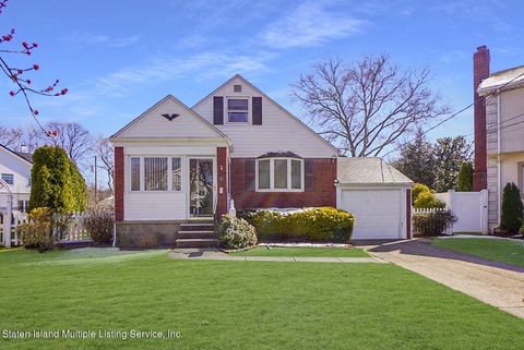 Photo of 46 Sturges Street, Staten Island, NY 10314 (MLS # 1160607)