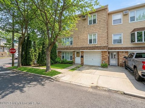 Photo of 35 Duke Place, Staten Island, NY 10314 (MLS # 2601180)