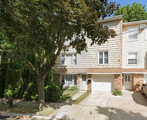 Photo of 35 Duke Place, Staten Island, NY 10314 (MLS # 2601180)