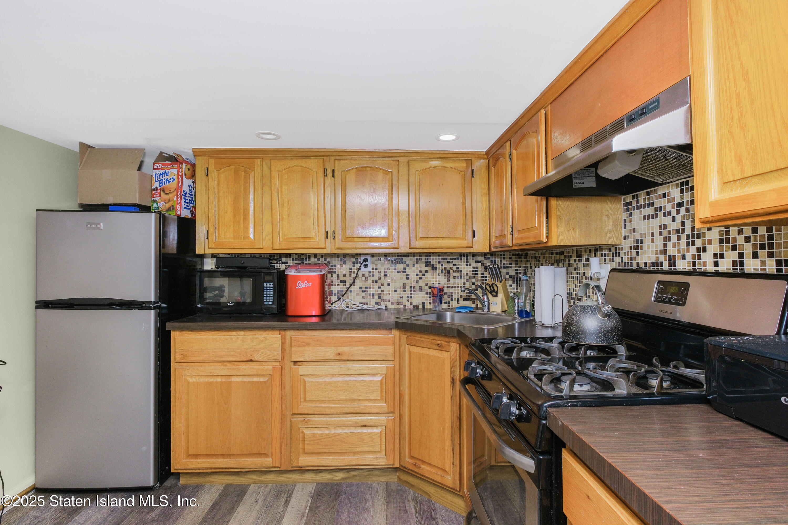 279 Saint John Avenue, Staten Island, New York image 33