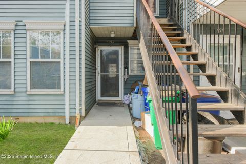 Photo of 189 Pond Way #A, Staten Island, NY 10303 (MLS # 2502283)