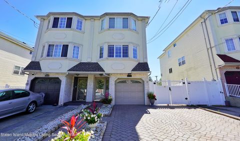 Photo of 117 Churchill Avenue, Staten Island, NY 10309 (MLS # 1164031)