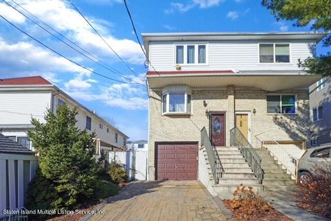 Photo of 41 Pershing Street, Staten Island, NY 10305 (MLS # 2400400)