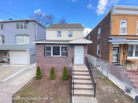 Photo of 17 White Street, Staten Island, NY 10305 (MLS # 1160609)