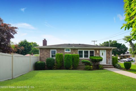 Photo of 428 Riga Street, Staten Island, NY 10306 (MLS # 2403842)