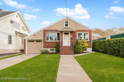 Photo of 75 Jacques Avenue, Staten Island, NY 10306 (MLS # 2506395)