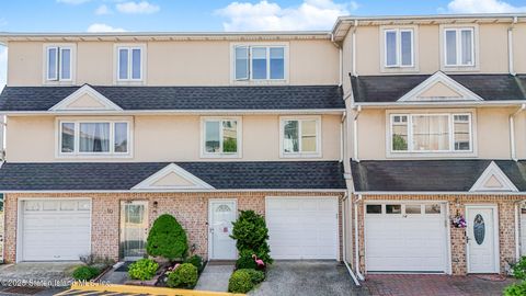 Photo of 12 Seagate Court, Staten Island, NY 10305 (MLS # 2502715)