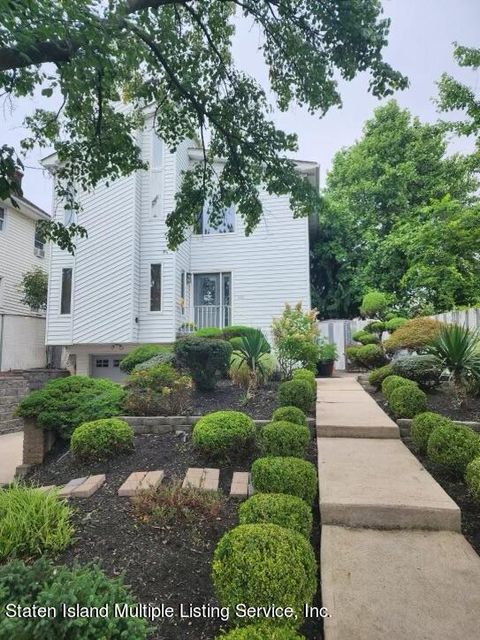 Photo of 680 Annadale Road, Staten Island, NY 10312 (MLS # 1161992)
