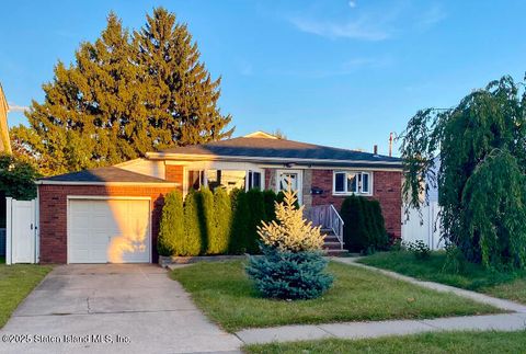 Photo of 265 Collfield Avenue, Staten Island, NY 10314 (MLS # 2500352)