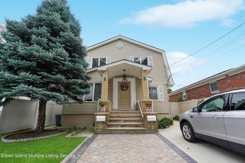 Photo of 170 Princeton Avenue #2nd Fl, Staten Island, NY 10306 (MLS # 1164508)