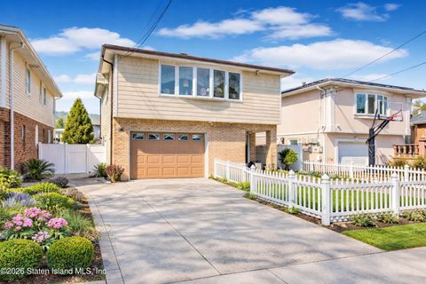 Photo of 232 Hawthorne Avenue, Staten Island, NY 10314 (MLS # 2601524)