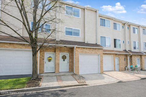 Photo of 56 Ashley Lane, Staten Island, NY 10309 (MLS # 2602040)